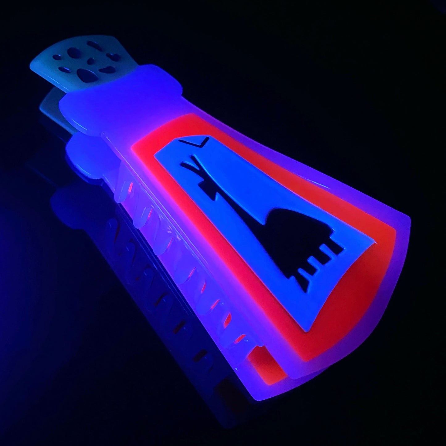 Essence of Llama Claw Clip PREORDER (SHIPS IN MAY) (UV REACTIVE)